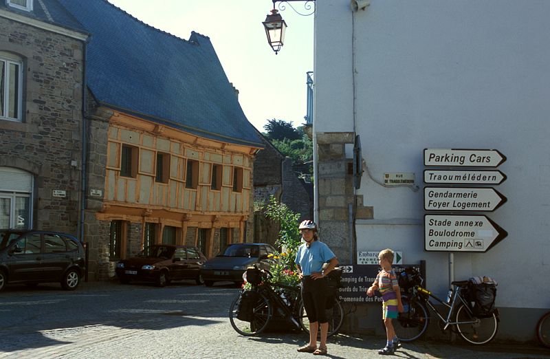 Straßenecke in Pontrieux
Bretagne 2005
Keywords: Rad;Frankreich;2005