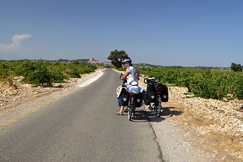 Straße vor Châteauneuf-du-Pape
Via Rhôna 2017
Keywords: Rad;2017;Frankreich