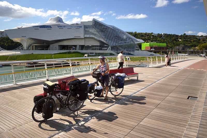 Lyon: Pont Raymond Barre vorm Musée des Confluences
Via Rhôna 2017
Keywords: Rad;2017;Frankreich