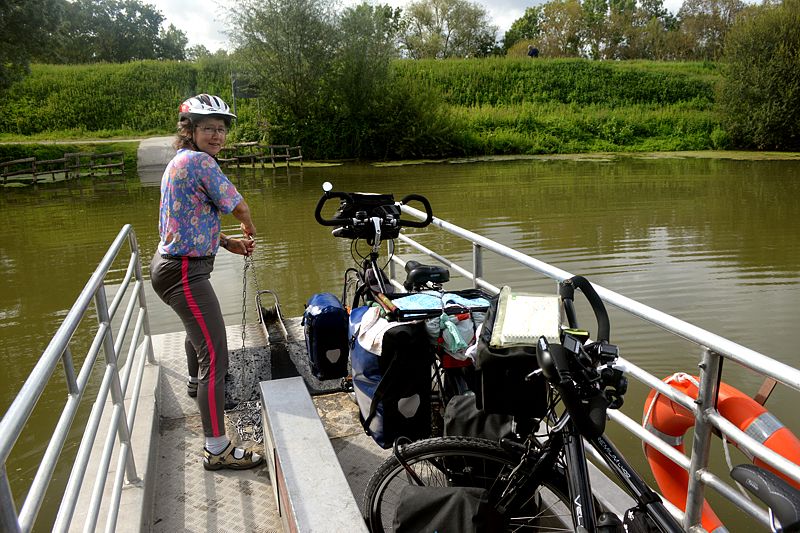 Selbstbedienungsfähre über den Fluß L'Authion
Radreise Loire - Frankreich 2014
Keywords: Rad;2014;Frankreich